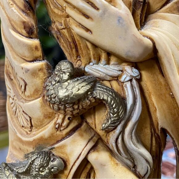 Faux ivory statue of a Geisha - Picture 13 of 15